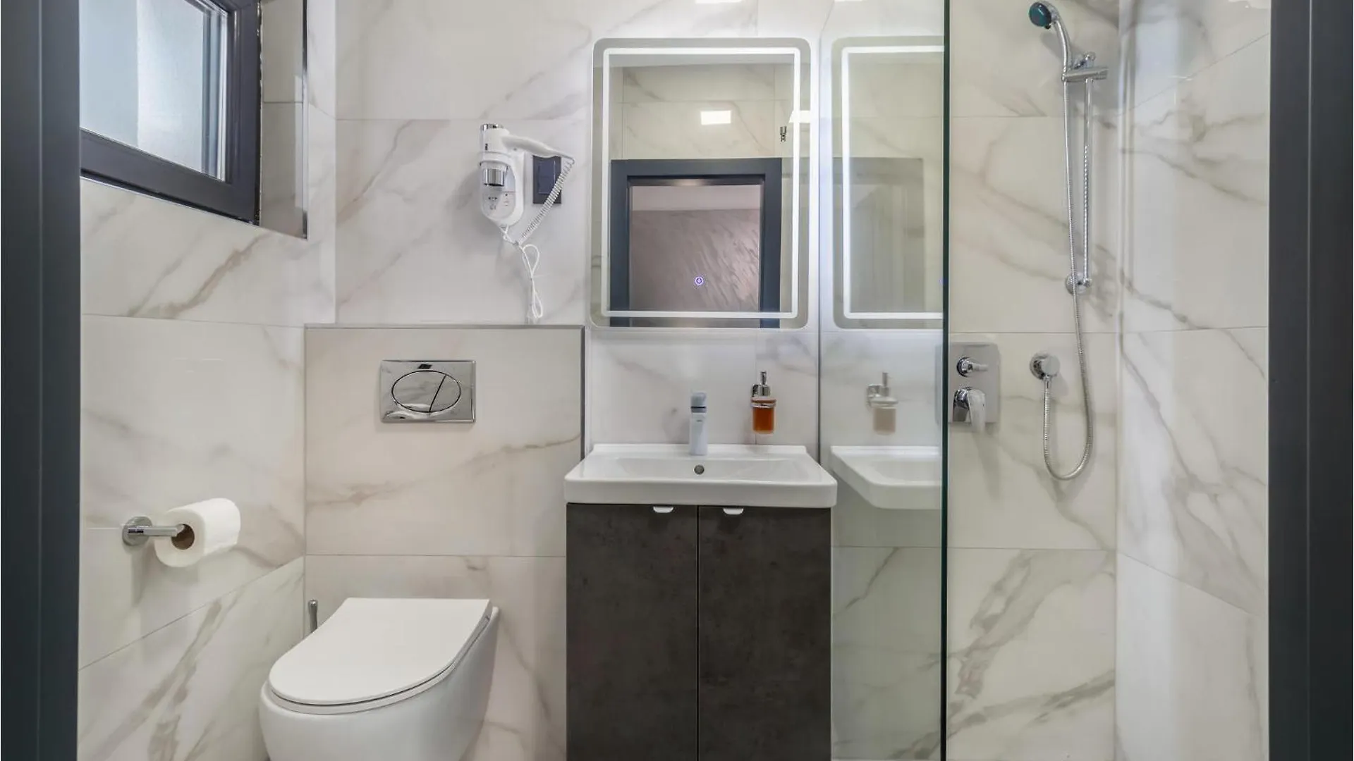 3 Bedroom Cozy Home In דראמליי